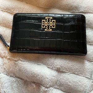Tory Burch Britten Zip Wallet